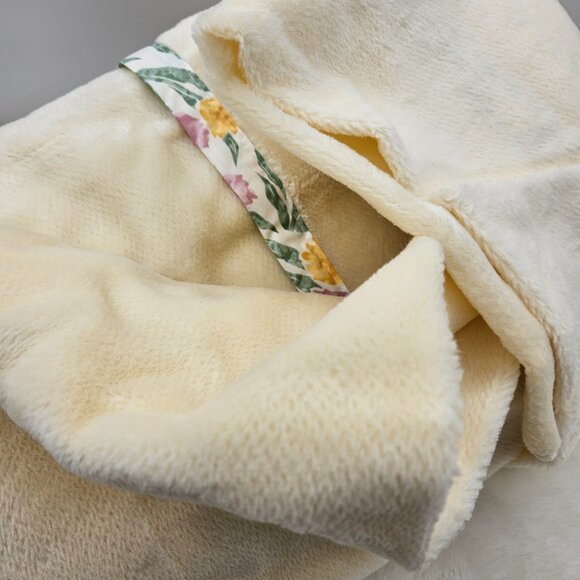 Givenchy Blanket - Picture 15 of 16